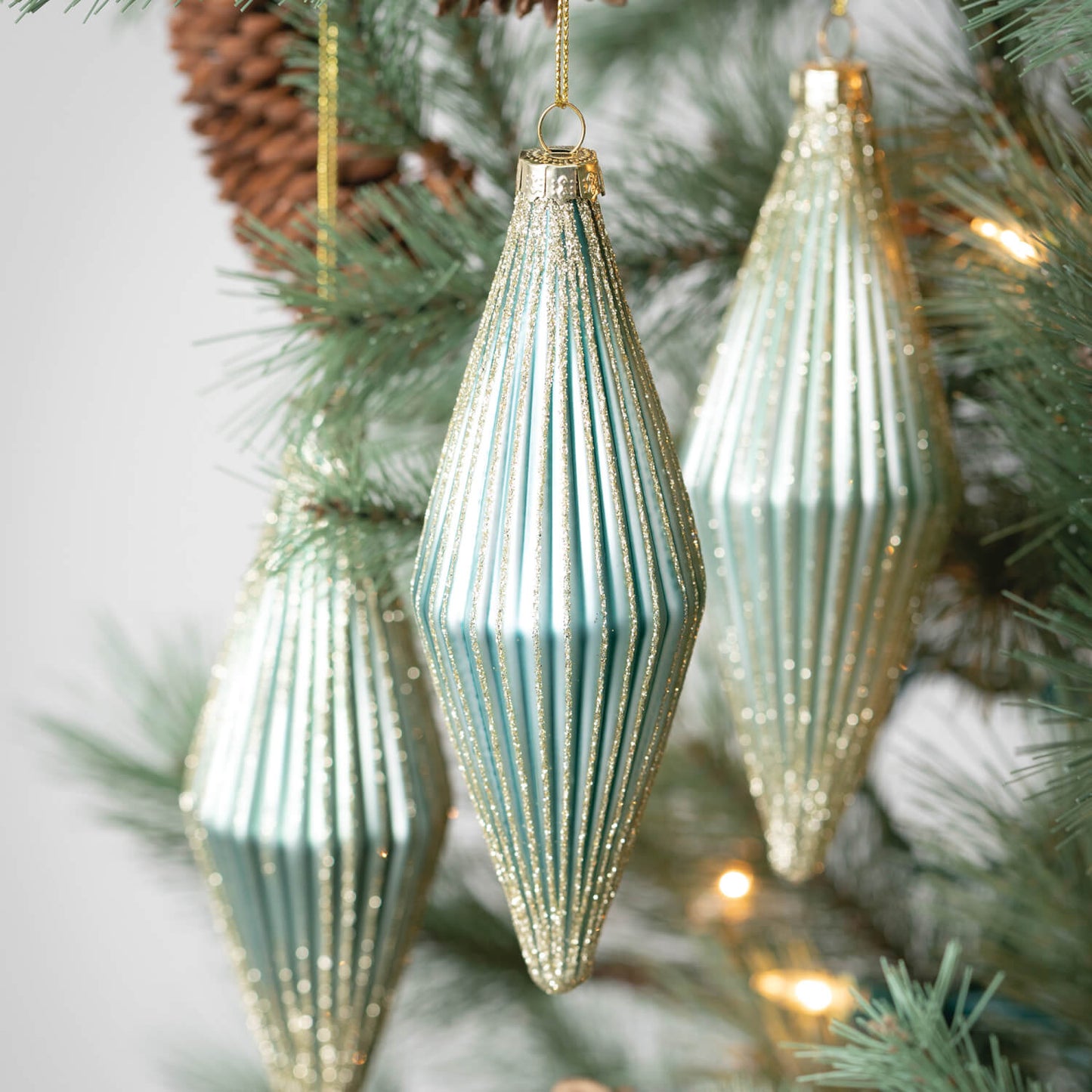 RETRO DROP CHRISTMAS ORNAMENT