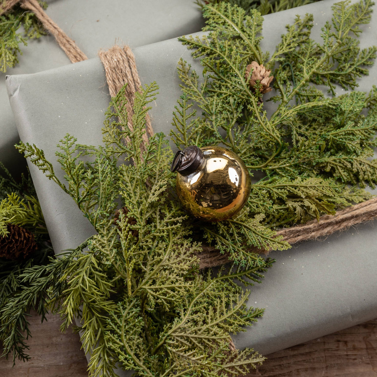 Bronze_Kugel_Ornament
