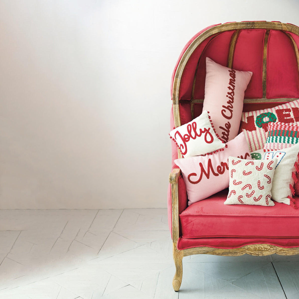 Jolly_Pom_Pom_Pillow