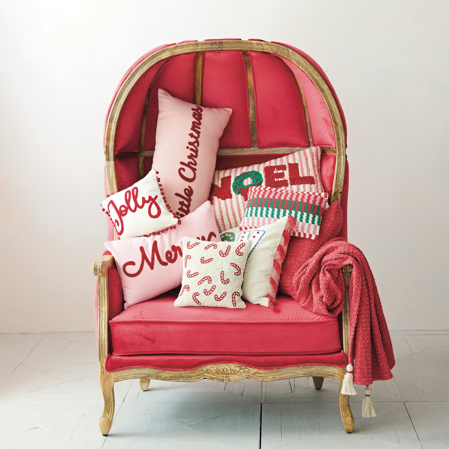 Jolly_Pom_Pom_Pillow