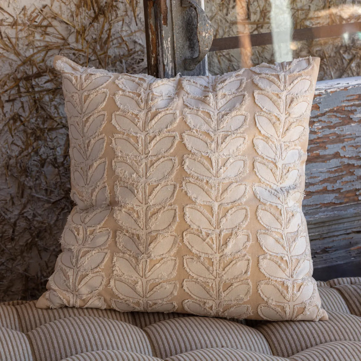 NEUTRAL VINE SQUARE PILLOW