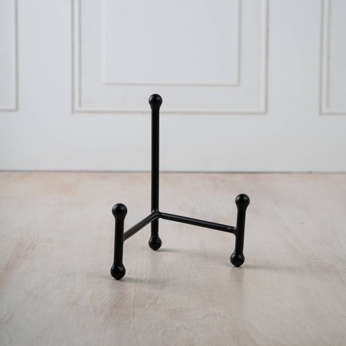 Small_Black_Iron_Easel