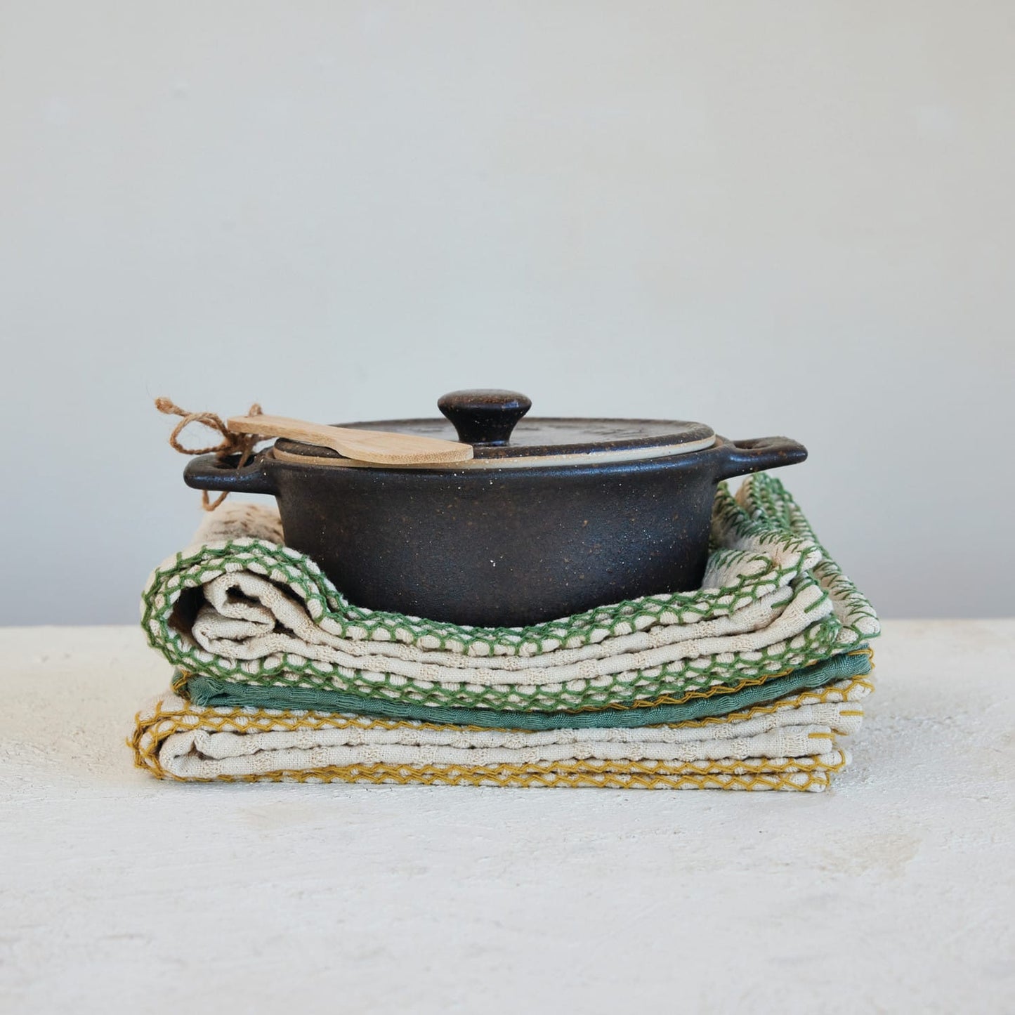 Stoneware_Brie_Baker_with_Bamboo_Spreader