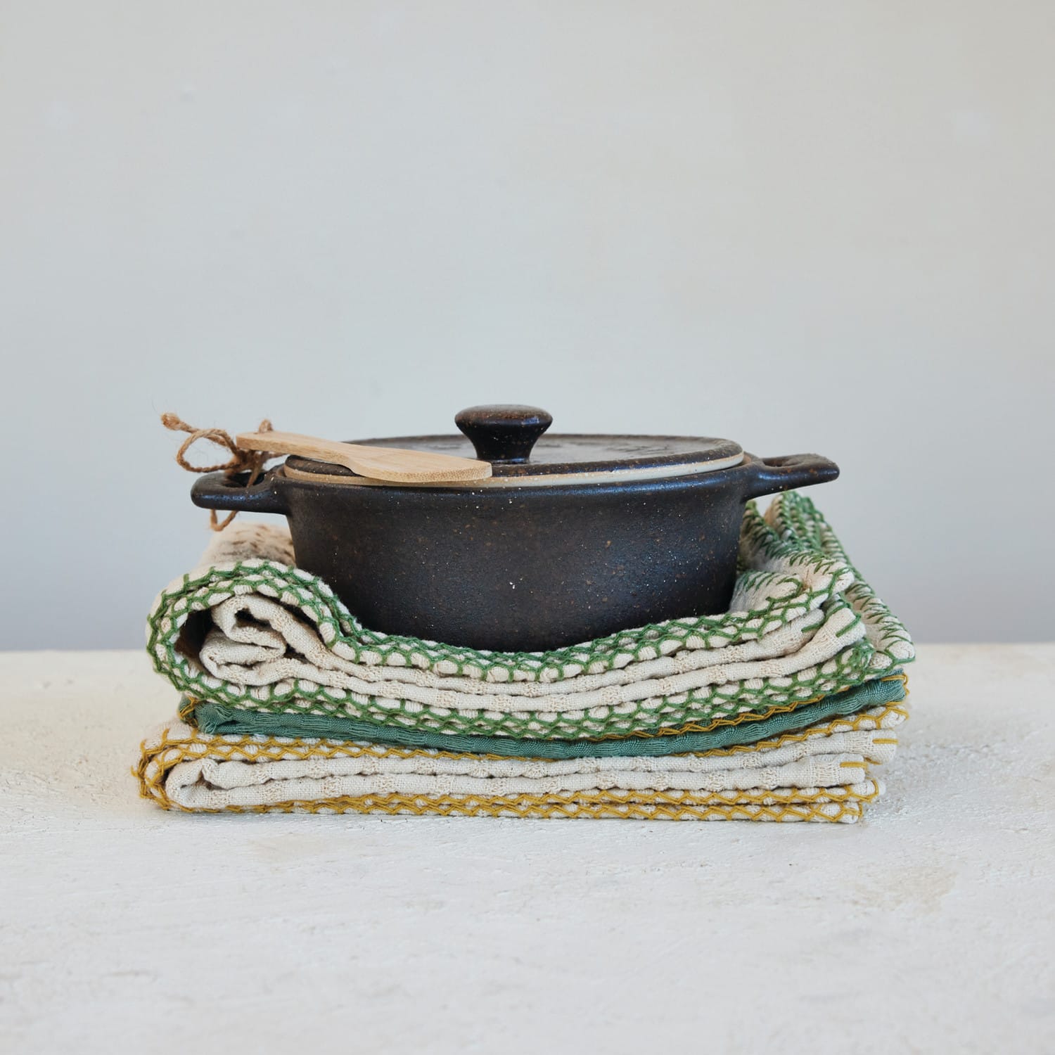 Stoneware_Brie_Baker_with_Bamboo_Spreader