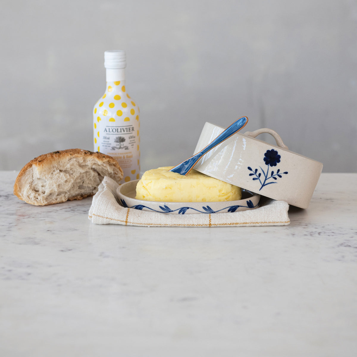 Stoneware_Butter_Dish_with_Flower