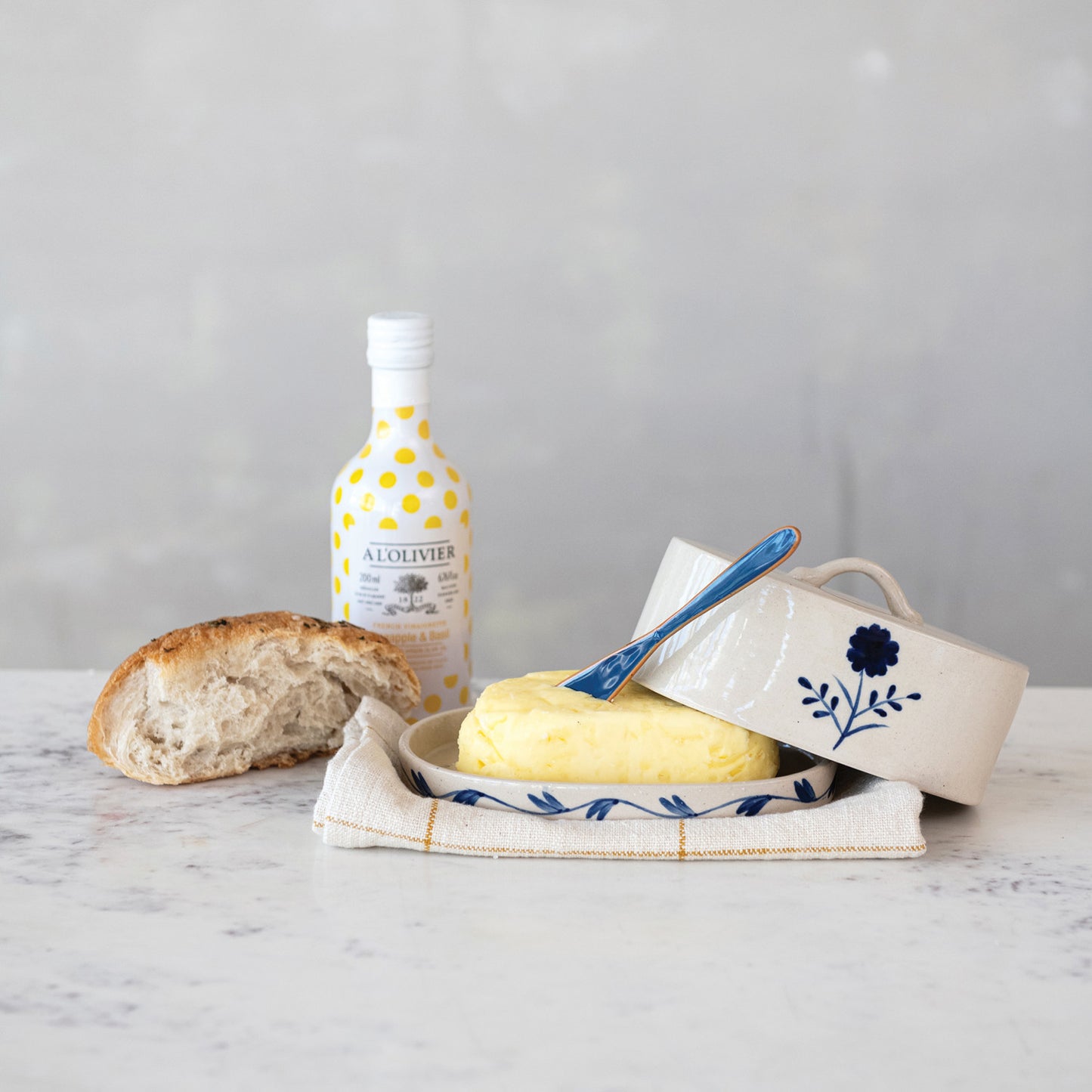 Stoneware_Butter_Dish_with_Flower