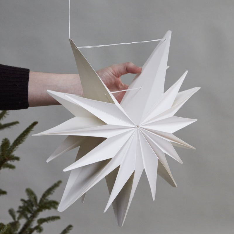 Tiding Stars white, beautiful and intrinsic decorating piece, shows the durability and strength of strings and star.