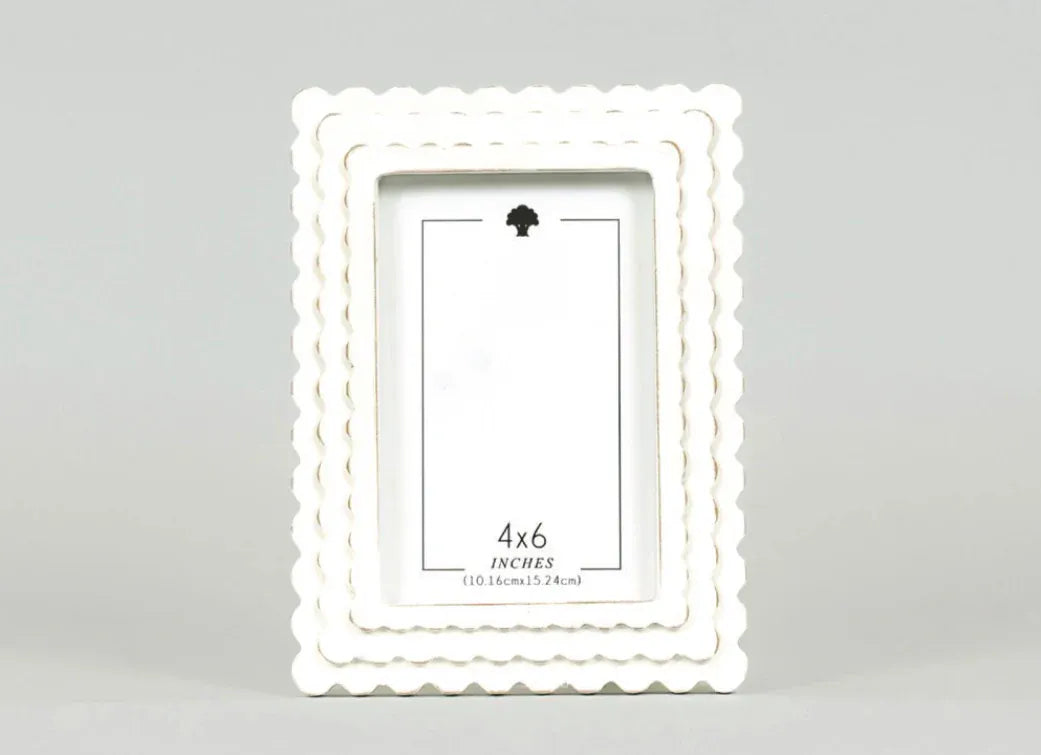 White Wood Scalloped Photo Frame - 2 Sizes