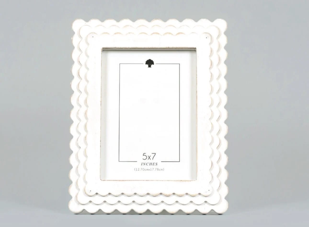 White Wood Scalloped Photo Frame - 2 Sizes