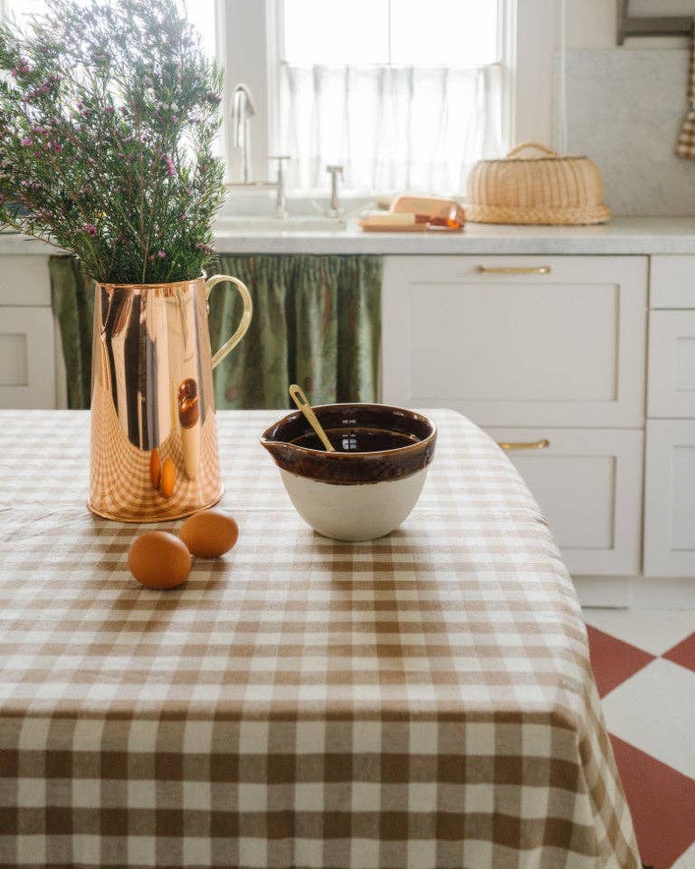 Hazelnut Ruffled Gingham Tablecloth – Round & Rectangle