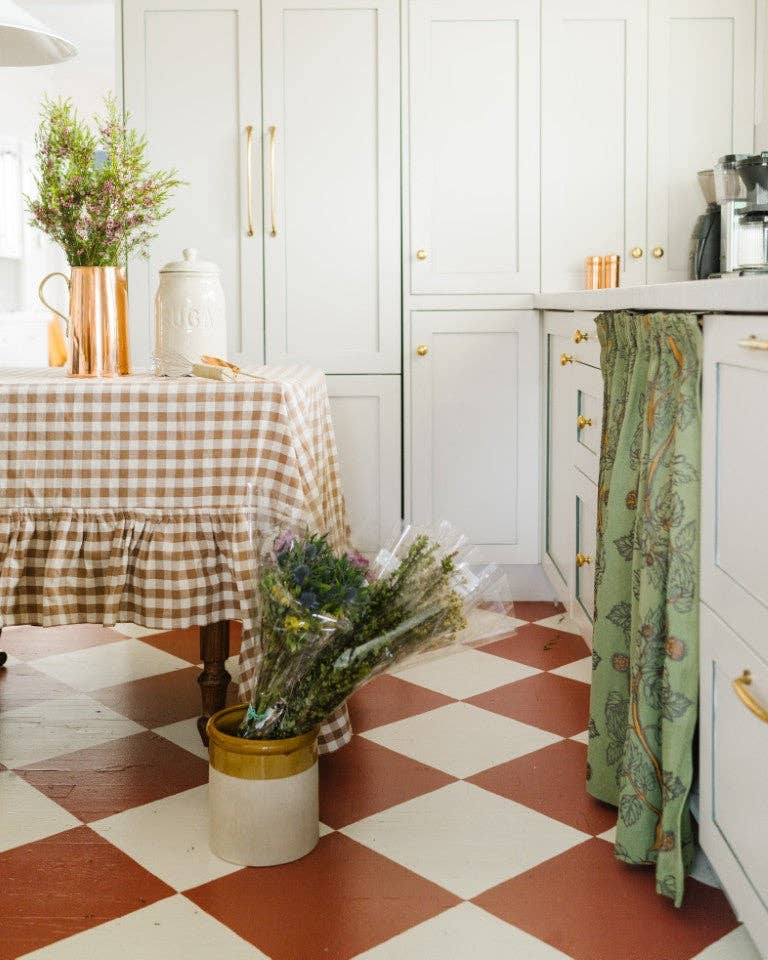 Hazelnut Ruffled Gingham Tablecloth – Round & Rectangle