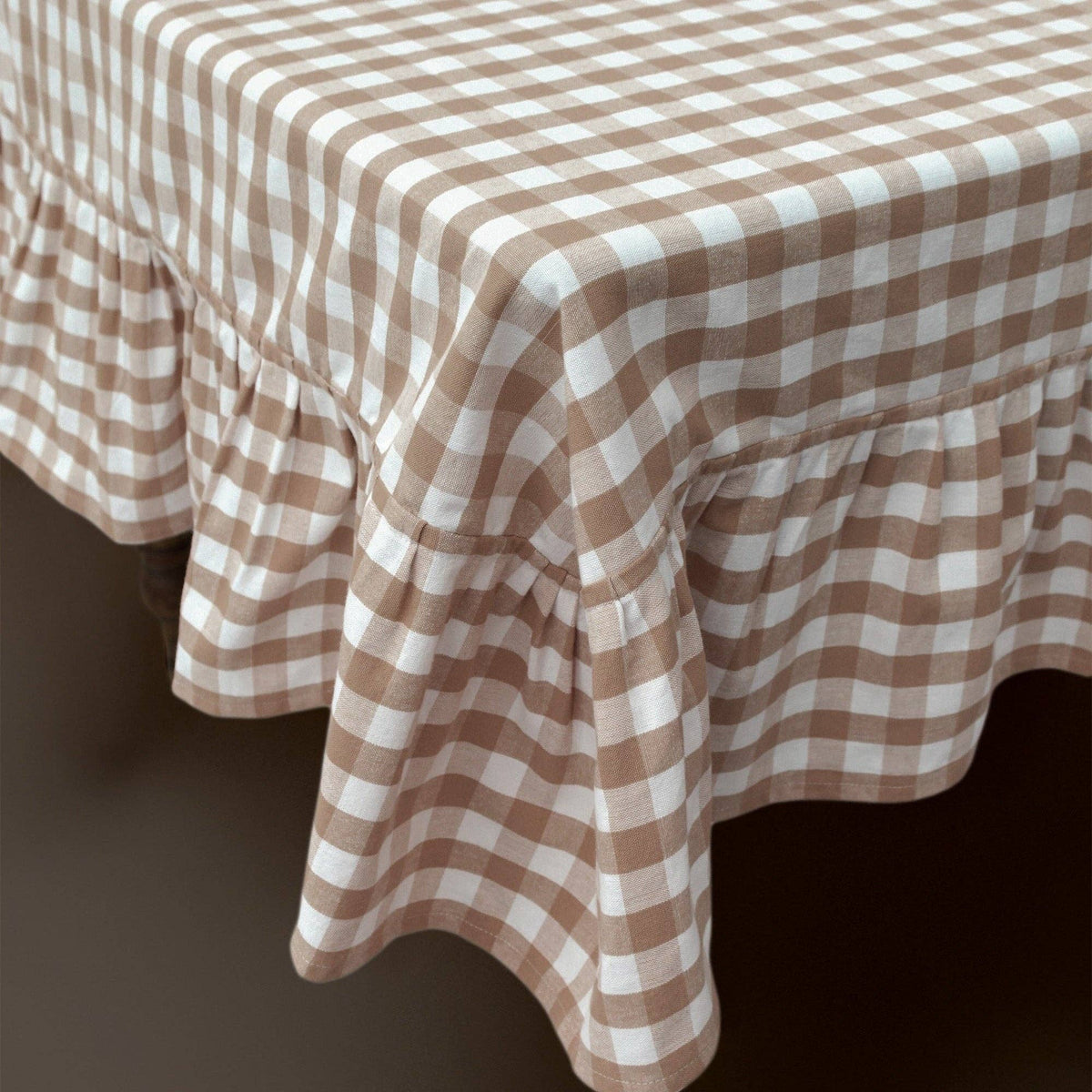 Hazelnut Ruffled Gingham Tablecloth – Round & Rectangle