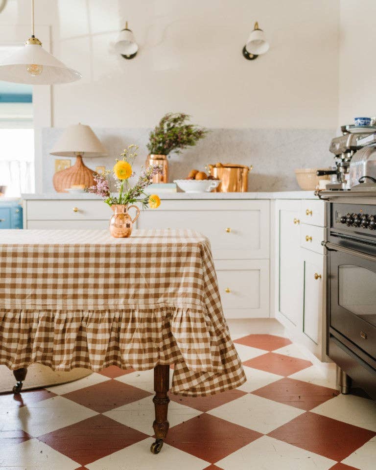 Hazelnut Ruffled Gingham Tablecloth – Round & Rectangle