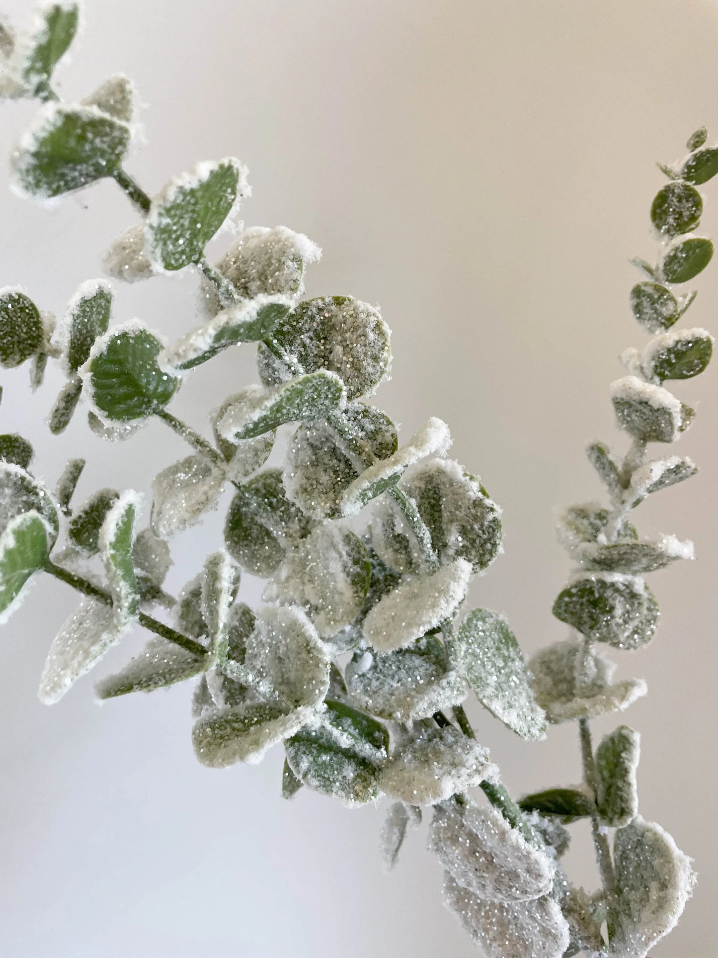 29" FROSTED SNOWED EUCALYPTUS LEAF SPRAY GREEN/WHITE