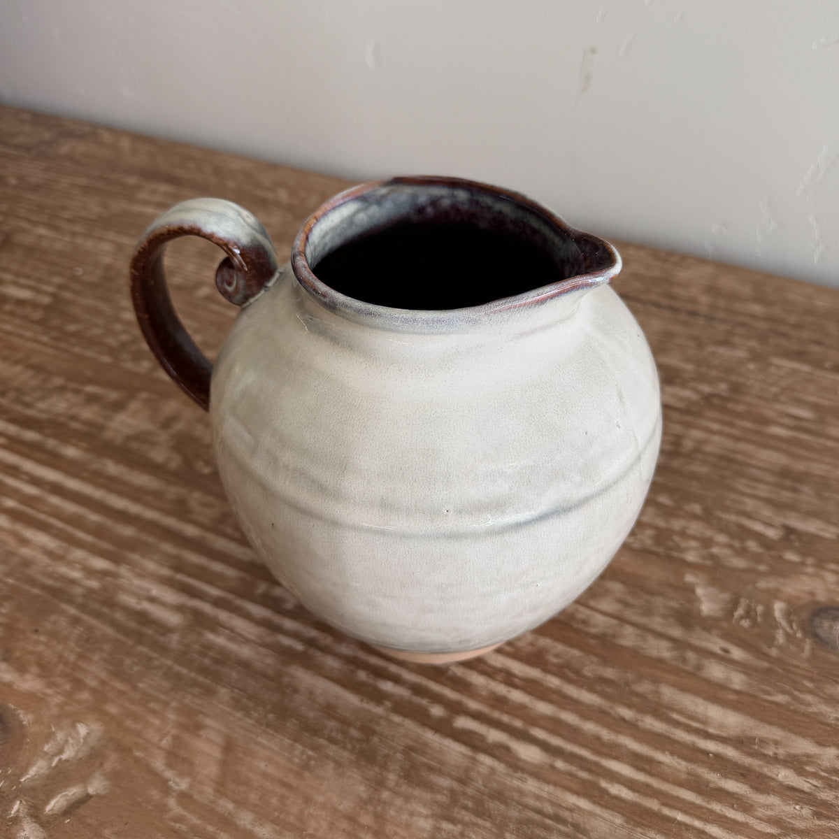 Reactive Glaze Stoneware Pitcher – 72 oz. Beige Ceramic Pitcher