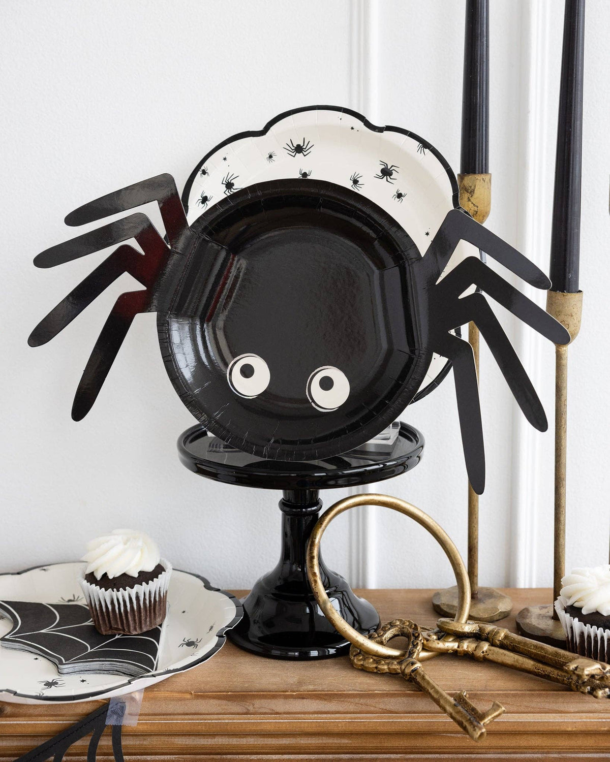 Tiny Spider Paper Plates – Halloween Shaped Plates