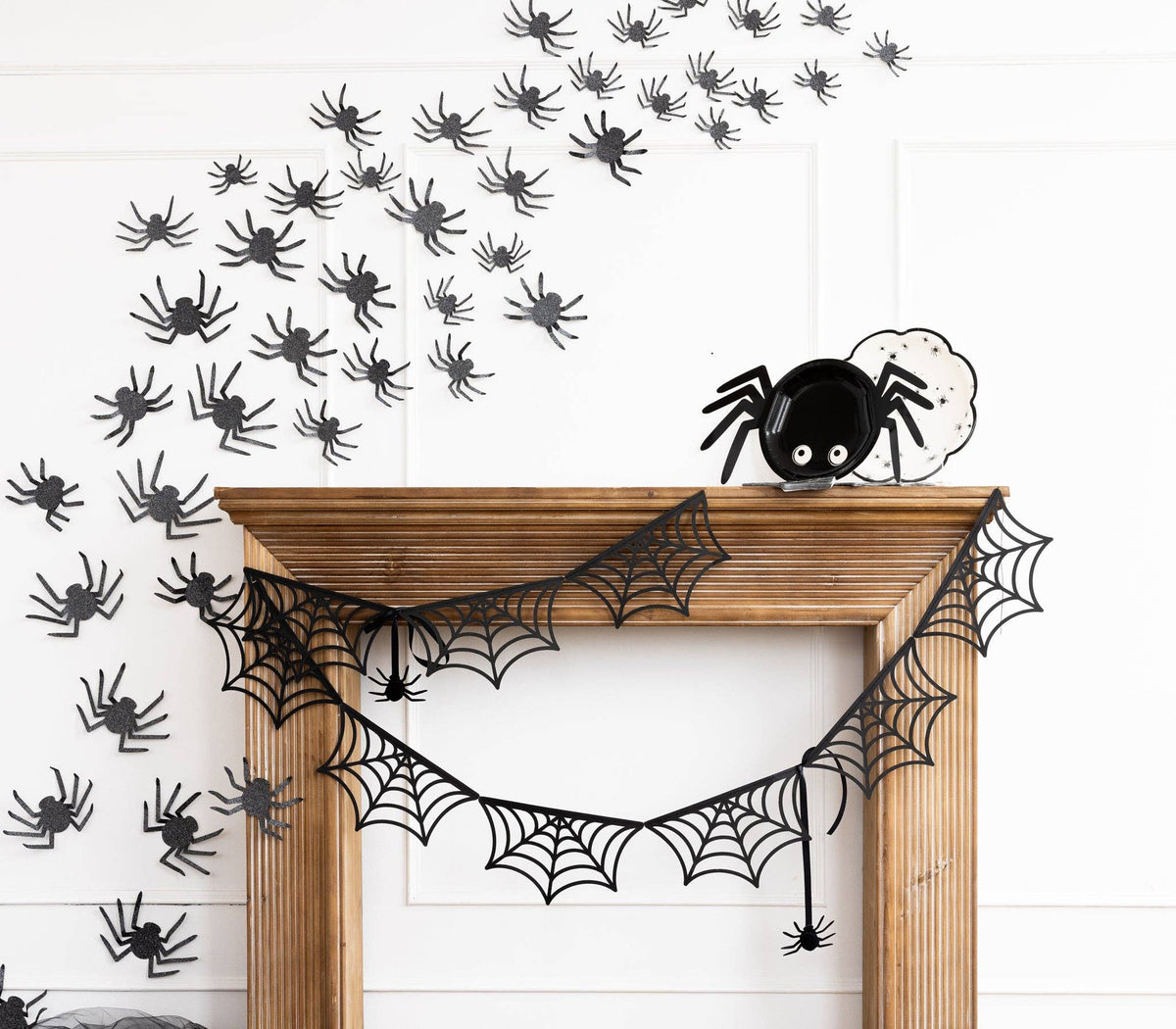 Tiny Spider Paper Plates – Halloween Shaped Plates